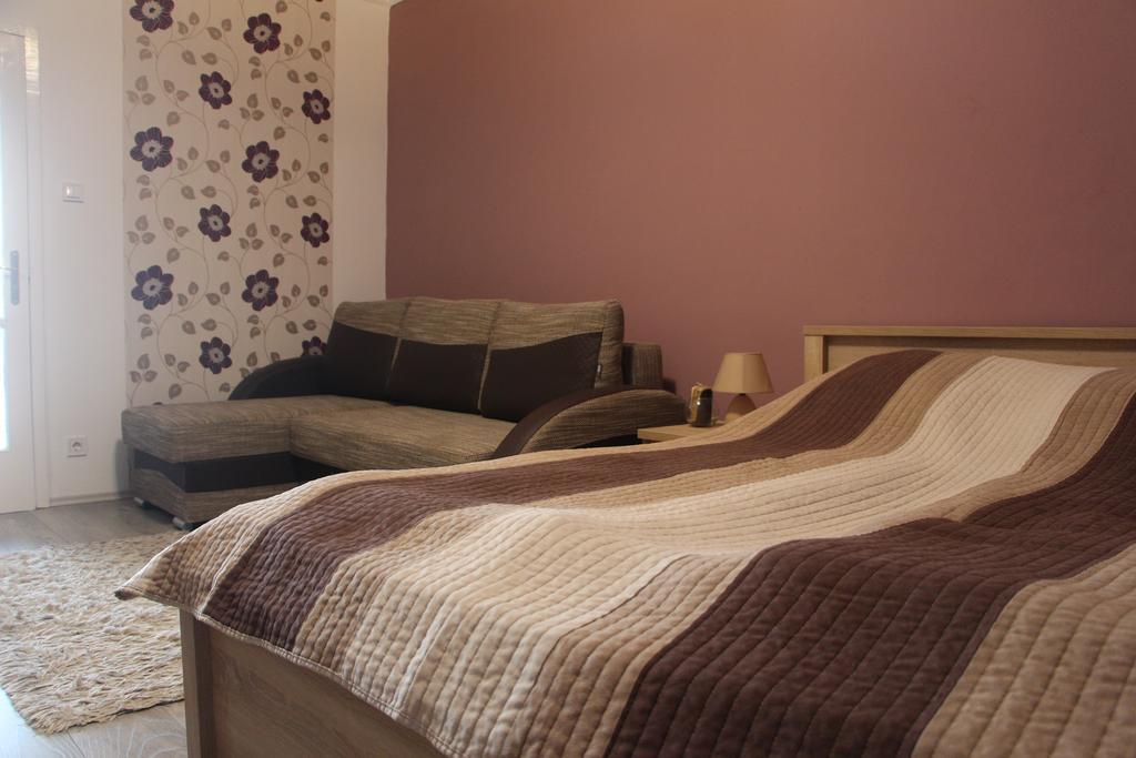Verona Apartman Szeged Esterno foto