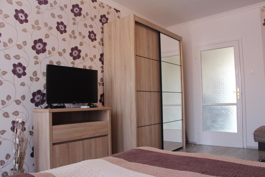 Verona Apartman Szeged Esterno foto